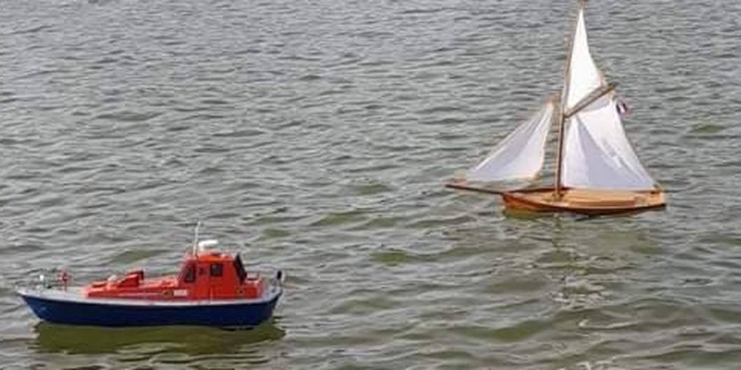 club nautique du luco jardin du Luxembourg Paris pond boat