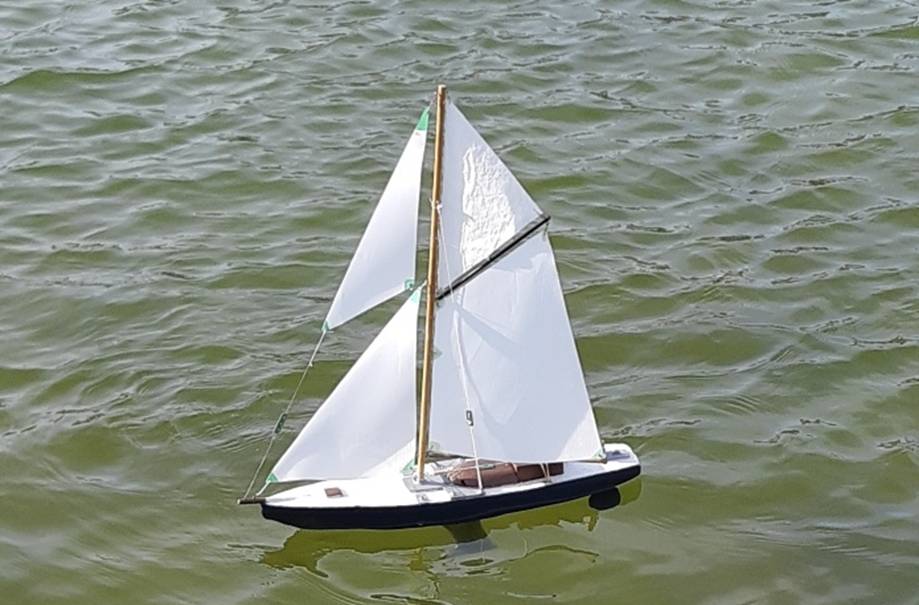 club nautique du luco jardin du Luxembourg Paris pond boat