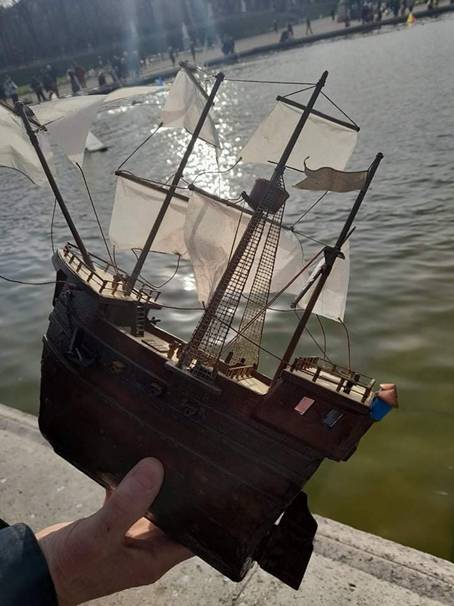 club nautique du luco jardin du Luxembourg Paris pond boat