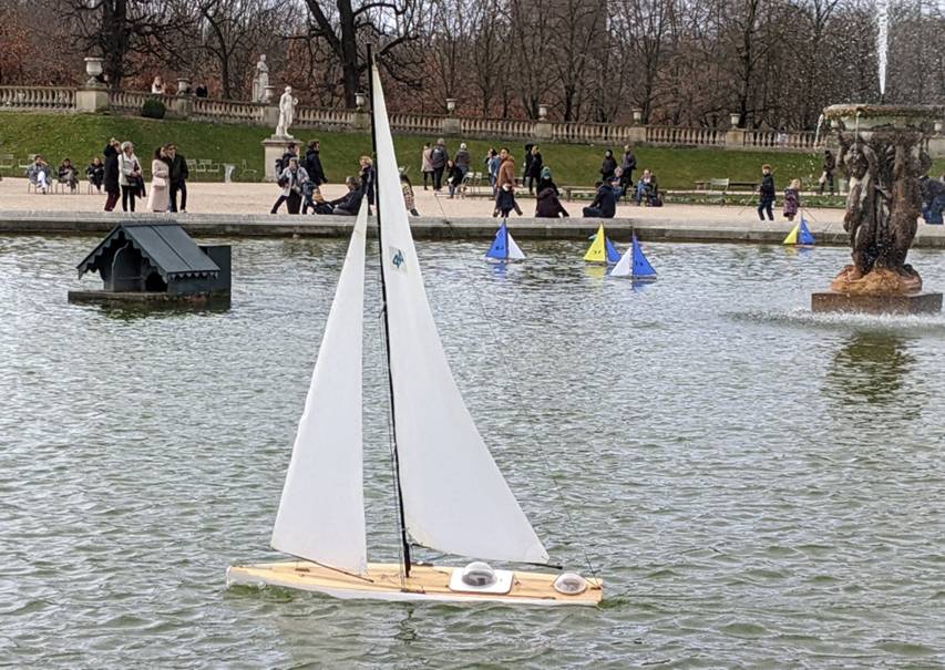 club nautique du luco jardin du Luxembourg Paris pond boat