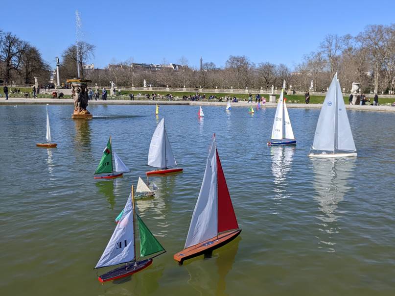 club nautique du luco jardin du Luxembourg Paris pond boat