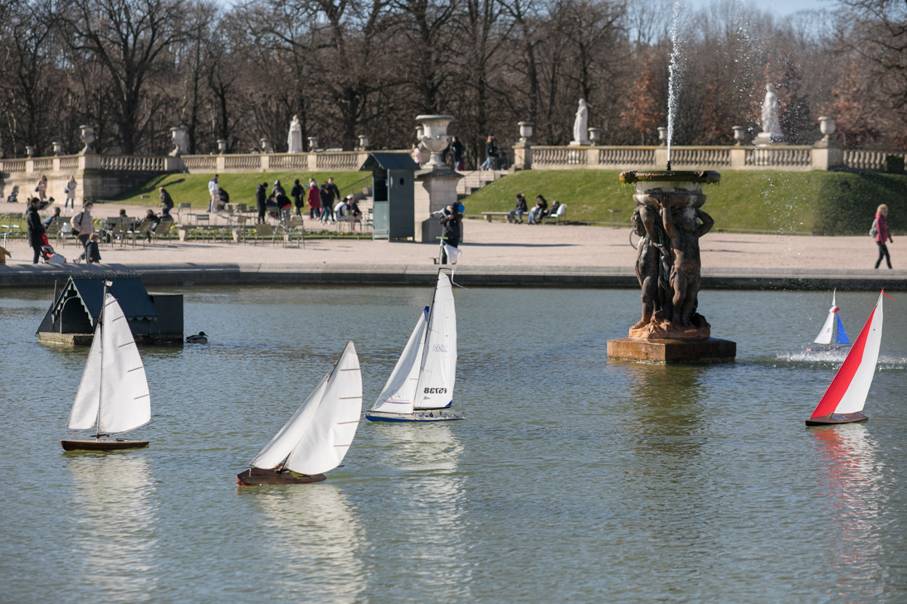 club nautique du luco jardin du Luxembourg Paris pond boat