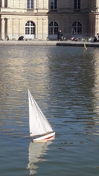 club nautique du luco jardin du Luxembourg Paris pond boat