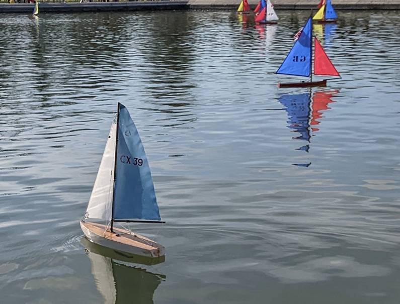 club nautique du luco jardin du Luxembourg Paris pond boat