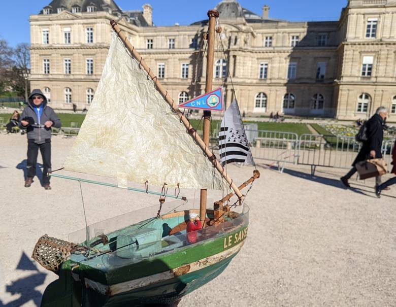 club nautique du luco jardin du Luxembourg Paris pond boat