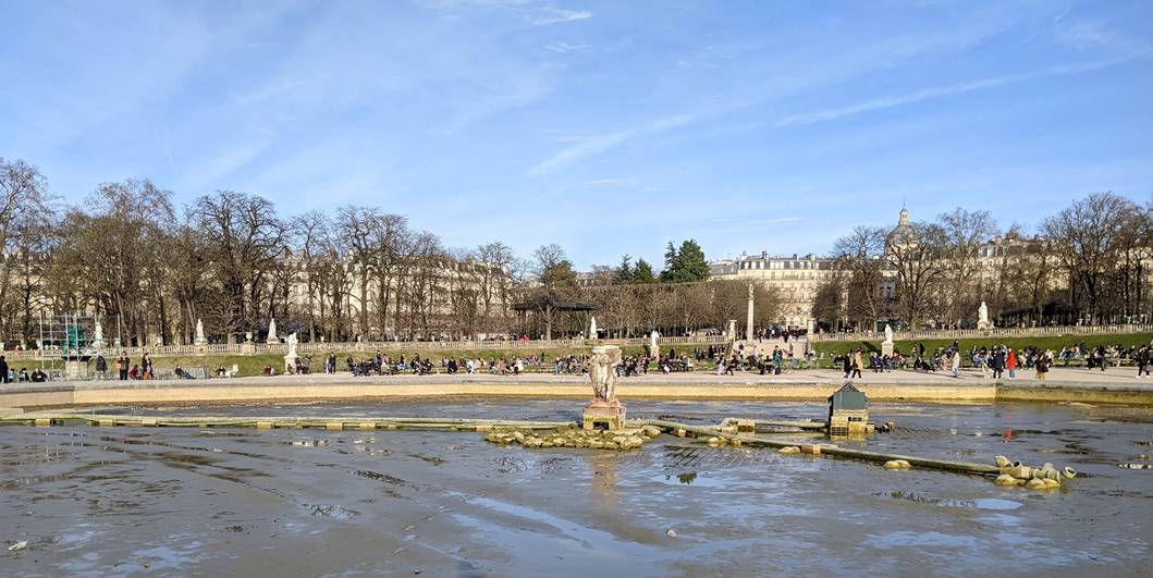 club nautique du luco jardin du Luxembourg Paris pond boat
