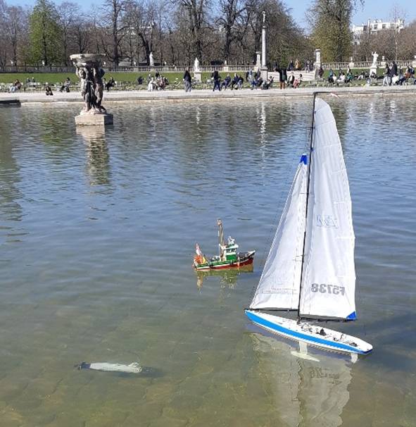club nautique du luco jardin du Luxembourg Paris pond boat