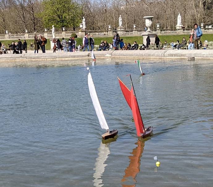 club nautique du luco jardin du Luxembourg Paris pond boat