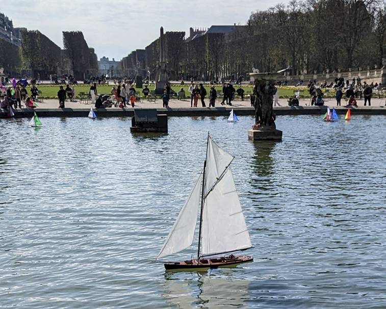 club nautique du luco jardin du Luxembourg Paris pond boat