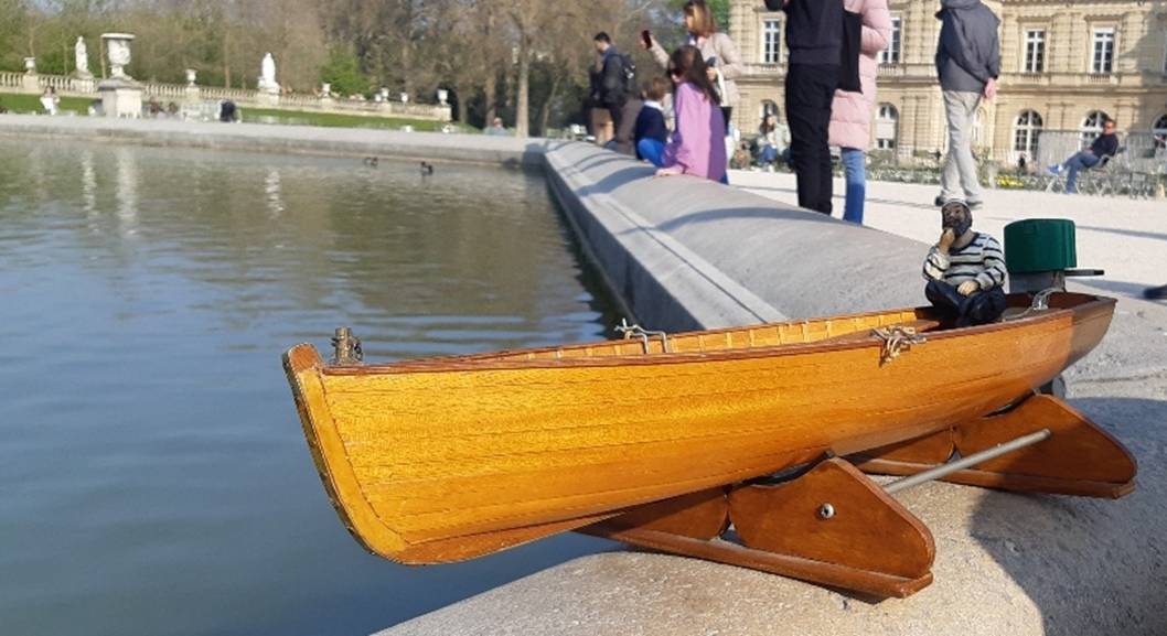 club nautique du luco jardin du Luxembourg Paris pond boat