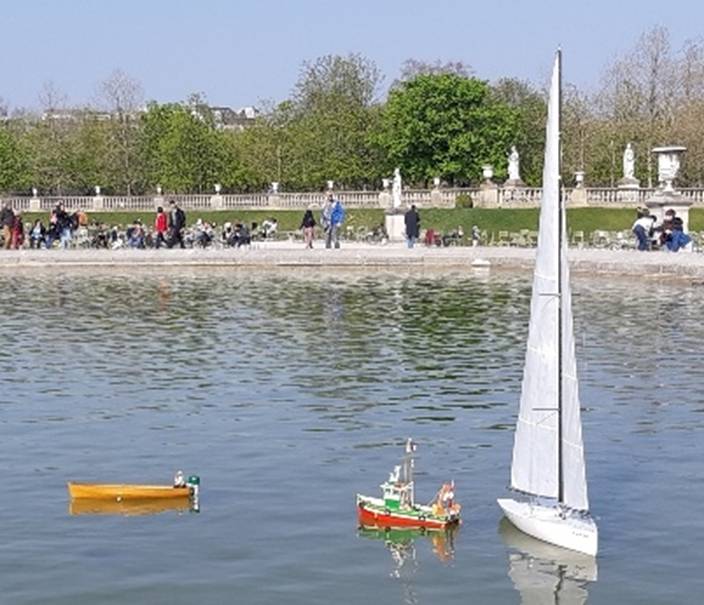 club nautique du luco jardin du Luxembourg Paris pond boat