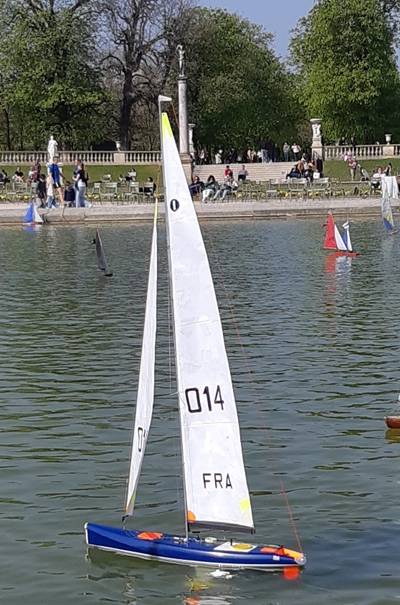 club nautique du luco jardin du Luxembourg Paris pond boat