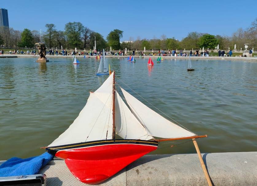 club nautique du luco jardin du Luxembourg Paris pond boat