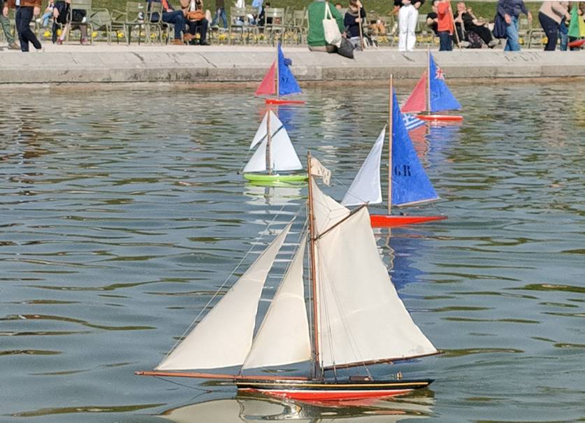 club nautique du luco jardin du Luxembourg Paris pond boat