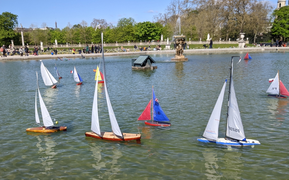 club nautique du luco jardin du Luxembourg Paris pond boat