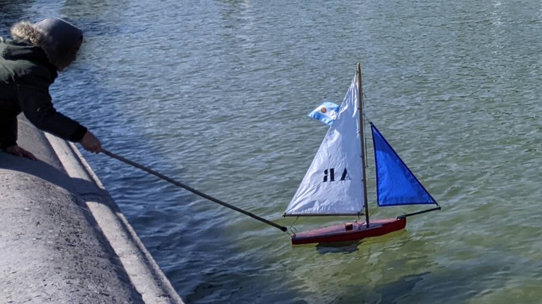 club nautique du luco jardin du Luxembourg Paris pond boat