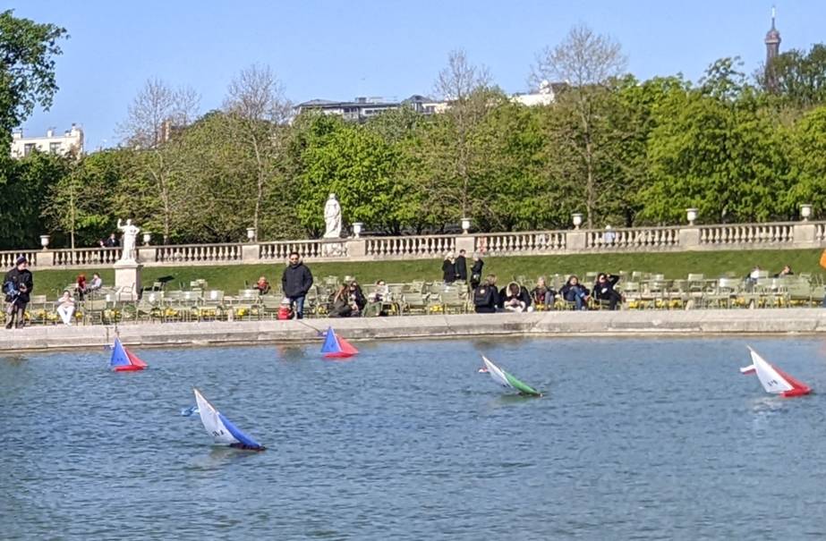 club nautique du luco jardin du Luxembourg Paris pond boat