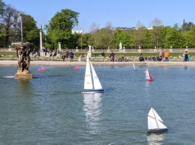 club nautique du luco jardin du Luxembourg Paris pond boat