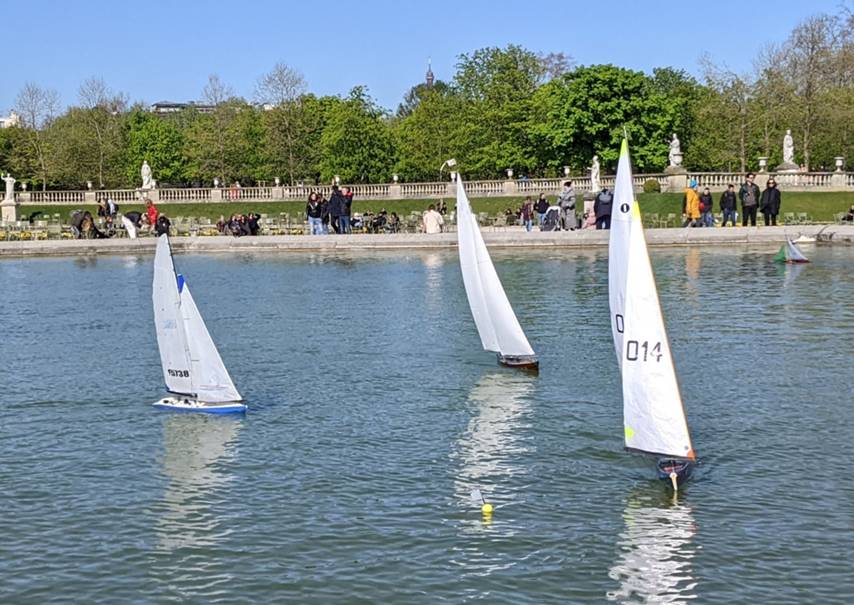 club nautique du luco jardin du Luxembourg Paris pond boat