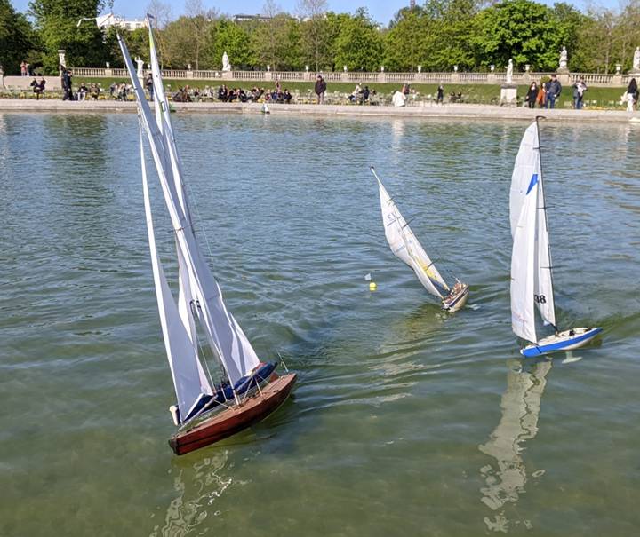 club nautique du luco jardin du Luxembourg Paris pond boat