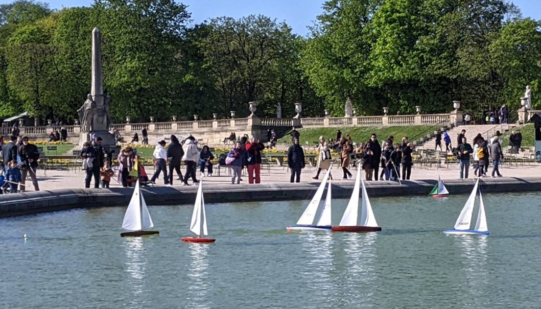 club nautique du luco jardin du Luxembourg Paris pond boat