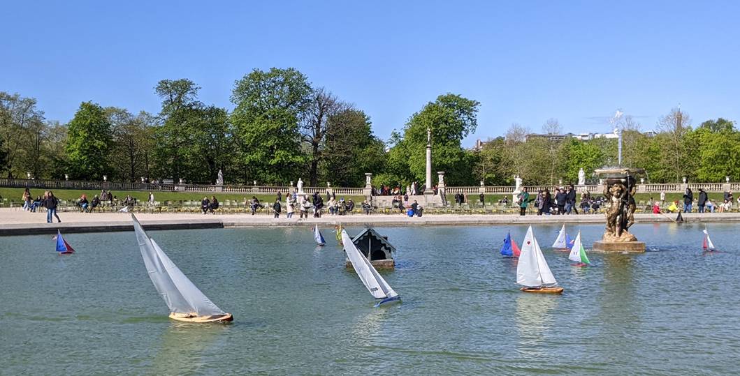 club nautique du luco jardin du Luxembourg Paris pond boat