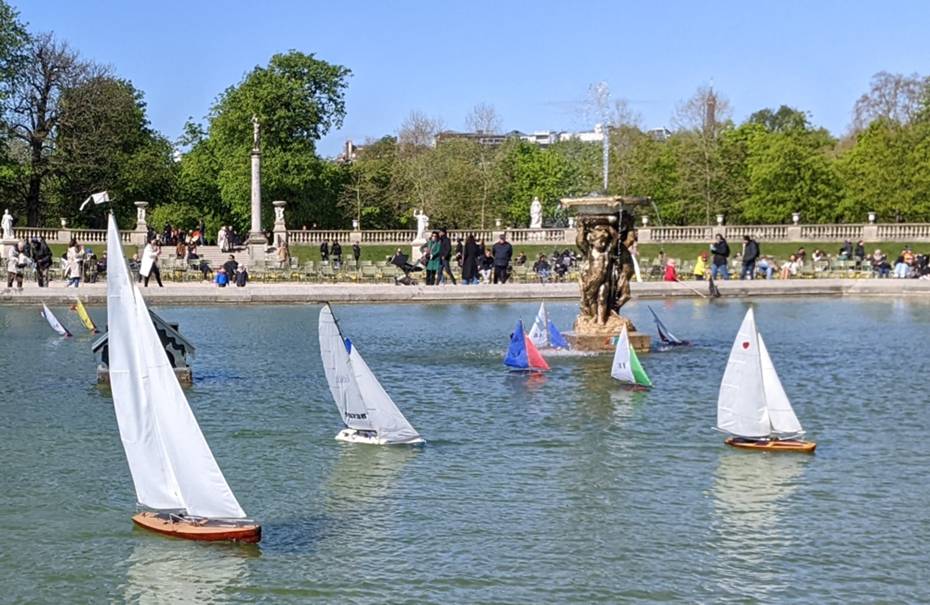 club nautique du luco jardin du Luxembourg Paris pond boat