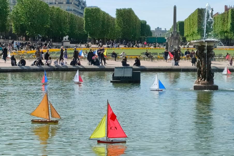 club nautique du luco jardin du Luxembourg Paris pond boat