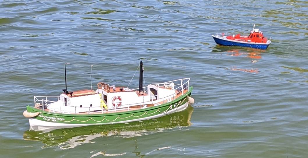 club nautique du luco jardin du Luxembourg Paris pond boat