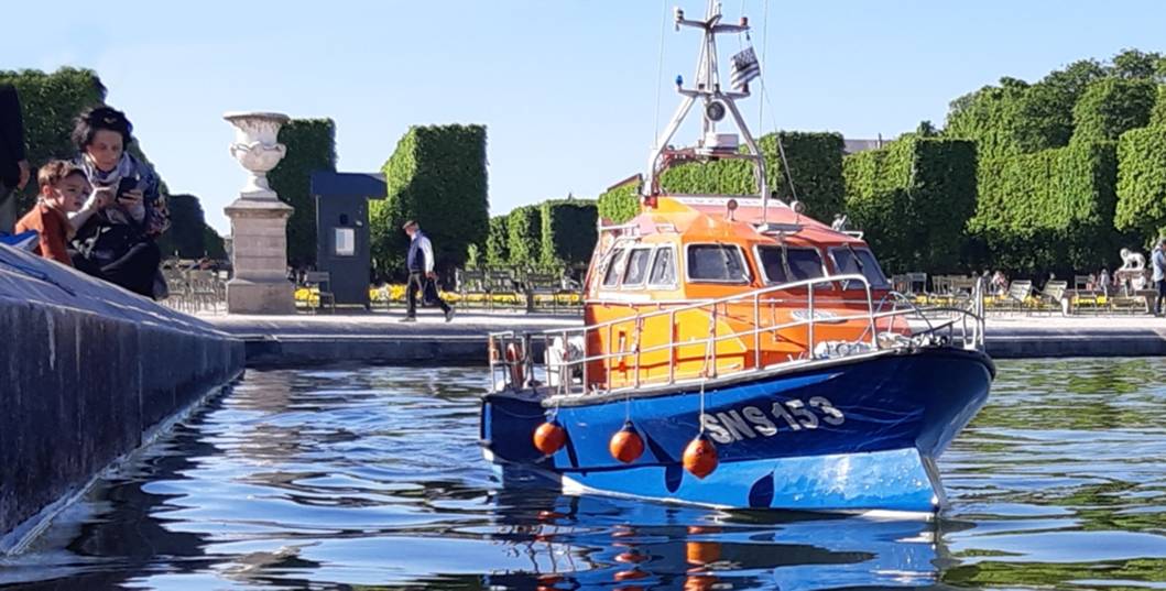 club nautique du luco jardin du Luxembourg Paris pond boat