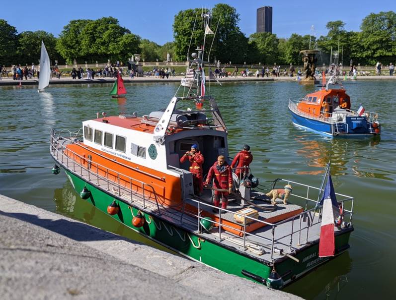 club nautique du luco jardin du Luxembourg Paris pond boat