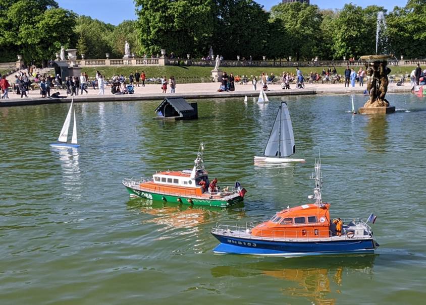 club nautique du luco jardin du Luxembourg Paris pond boat