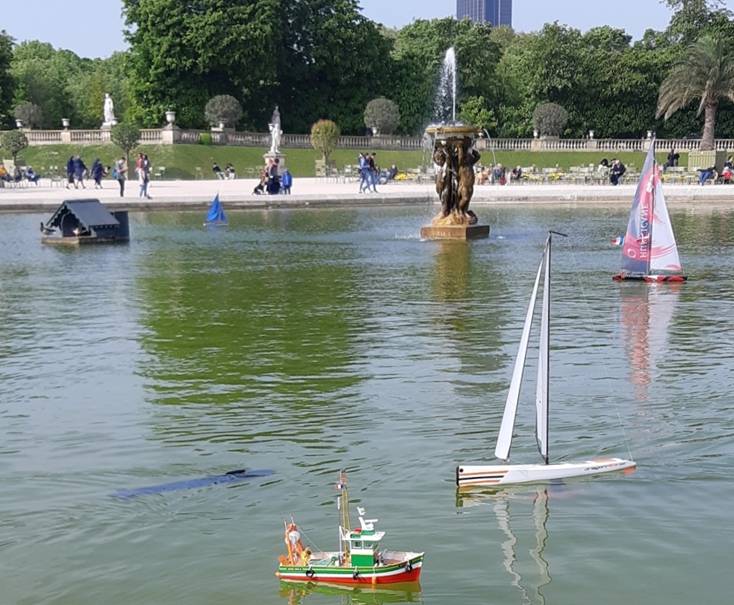 club nautique du luco jardin du Luxembourg Paris pond boat