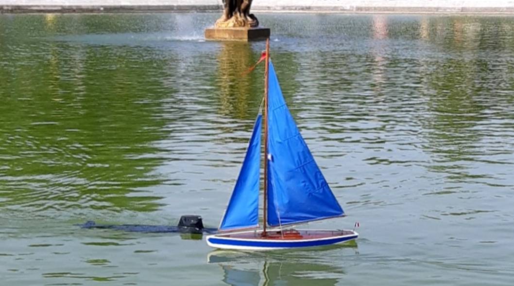 club nautique du luco jardin du Luxembourg Paris pond boat