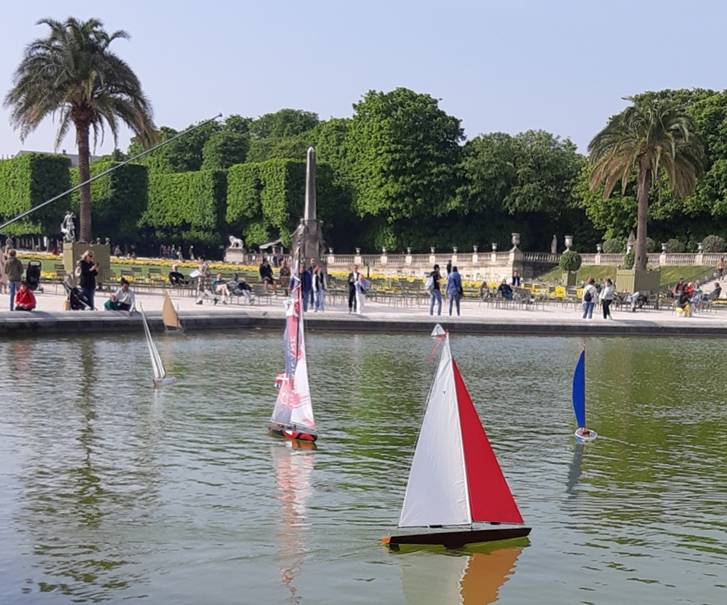 club nautique du luco jardin du Luxembourg Paris pond boat