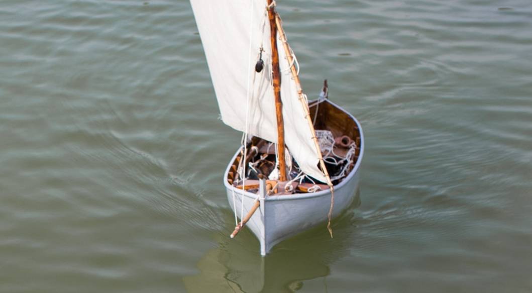 club nautique du luco jardin du Luxembourg Paris pond boat