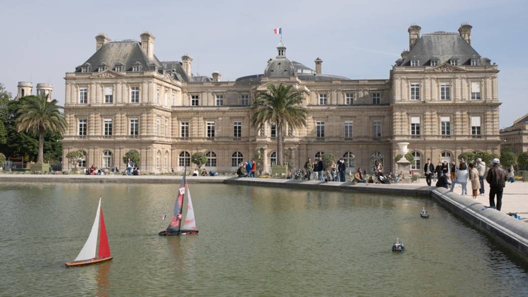 club nautique du luco jardin du Luxembourg Paris pond boat