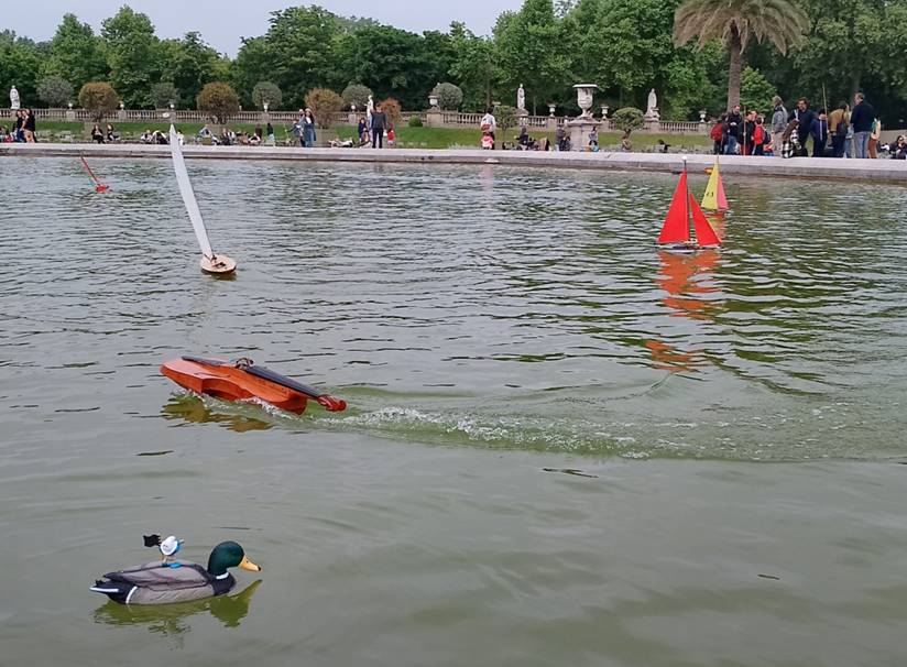 club nautique du luco jardin du Luxembourg Paris pond boat