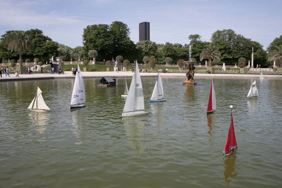 club nautique du luco jardin du Luxembourg Paris pond boat