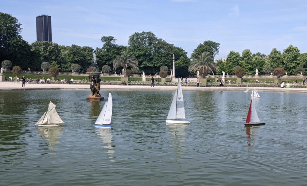club nautique du luco jardin du Luxembourg Paris pond boat