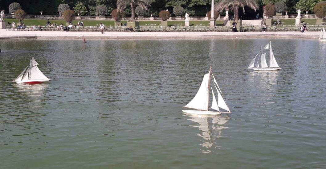 club nautique du luco jardin du Luxembourg Paris pond boat