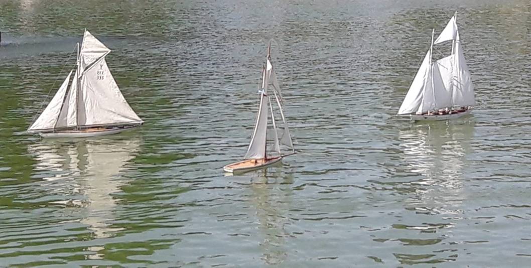 club nautique du luco jardin du Luxembourg Paris pond boat