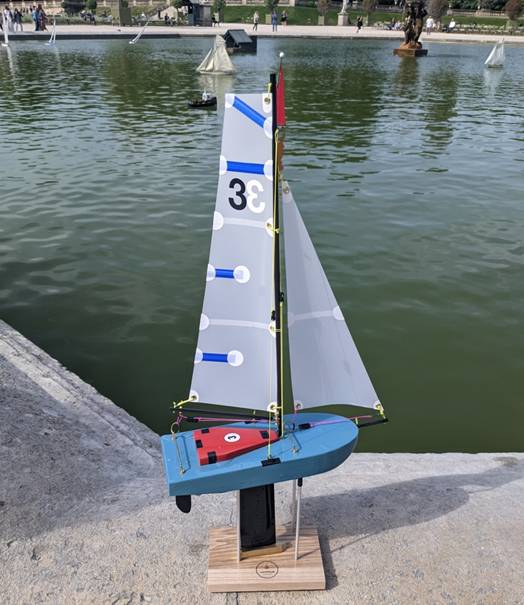 club nautique du luco jardin du Luxembourg Paris pond boat