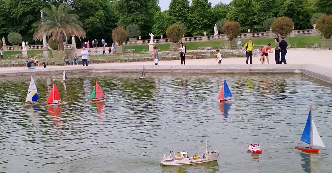 club nautique du luco jardin du Luxembourg Paris pond boat