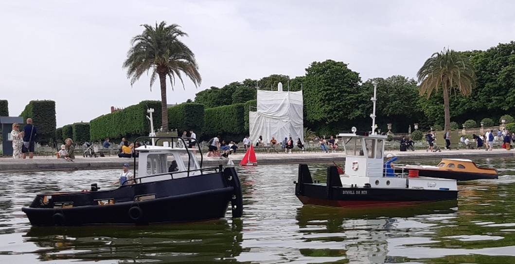club nautique du luco jardin du Luxembourg Paris pond boat