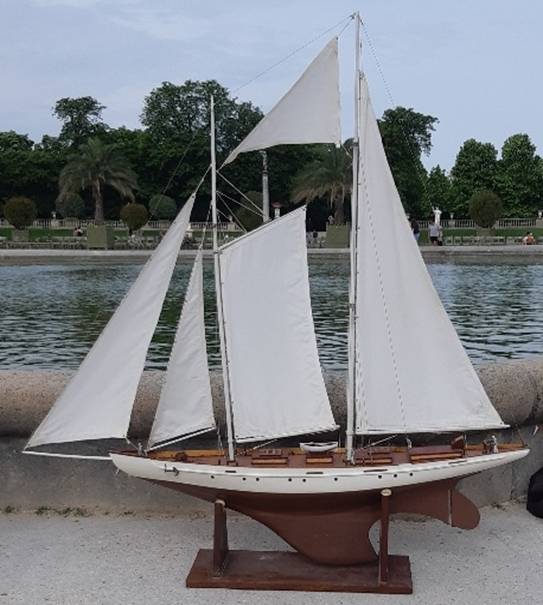 club nautique du luco jardin du Luxembourg Paris pond boat