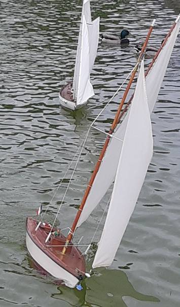 club nautique du luco jardin du Luxembourg Paris pond boat