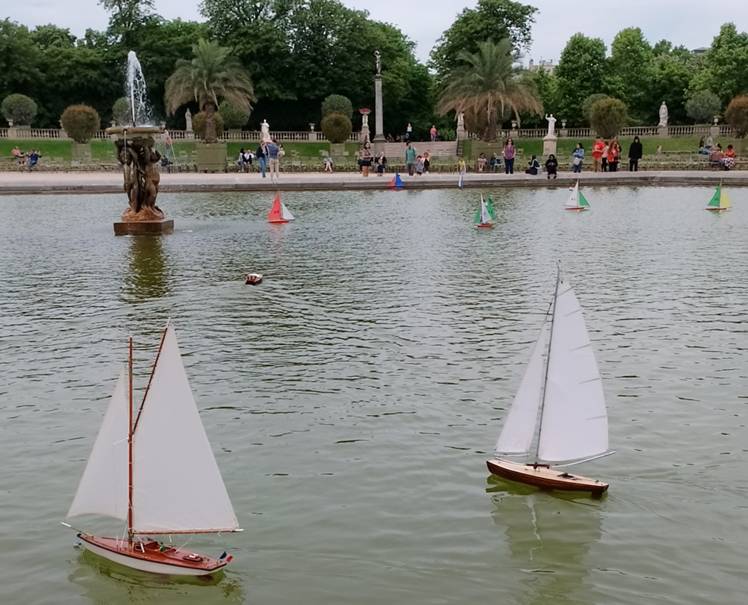 club nautique du luco jardin du Luxembourg Paris pond boat