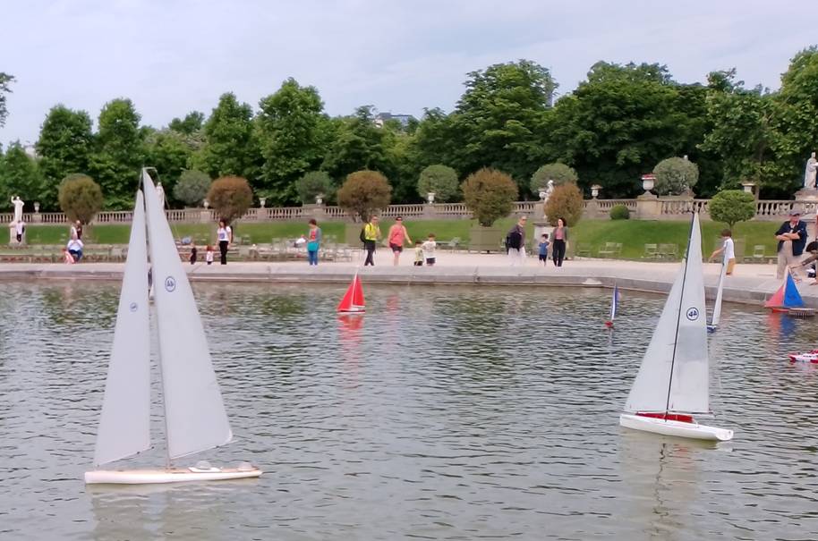 club nautique du luco jardin du Luxembourg Paris pond boat