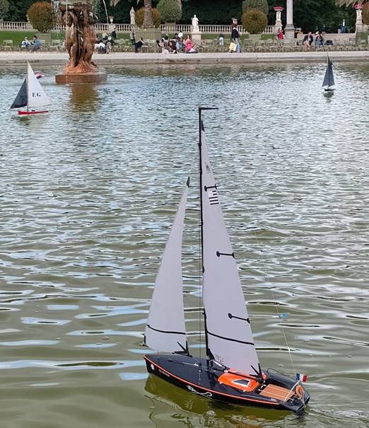 club nautique du luco jardin du Luxembourg Paris pond boat